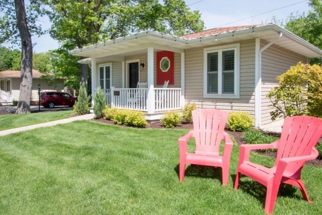 Photo 1 - Seven Oaks Bed & Breakfast