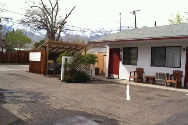 Photo 1 - Independence Courthouse Motel