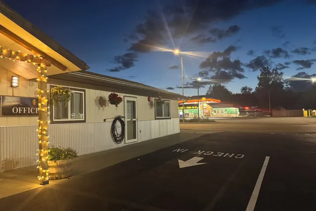 Photo 1 - The Pioneer Motel