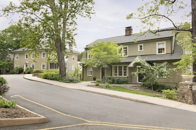Photo 1 - Oakhurst Inn at the University