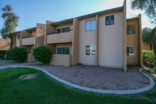 Photo 1 - Stylish Updated 2 Bdrm Near Old Town Scottsdale!