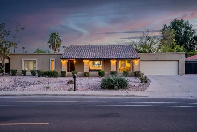 Photo 1 - Entertainers Dream! 4 Bdrm / HTD Pool/ Games!
