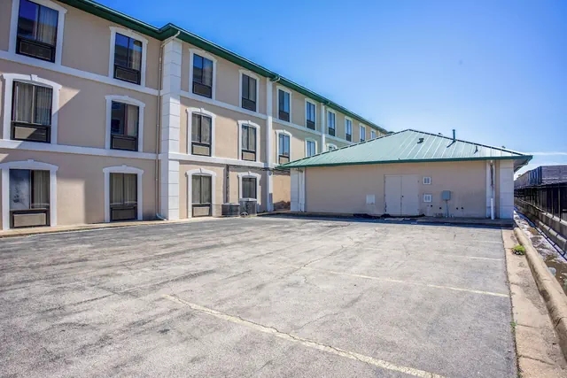Photo 1 - Ark Suites By OYO Jonesboro I-555