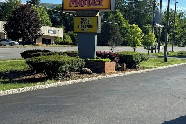 Photo 1 - Acorn Motel
