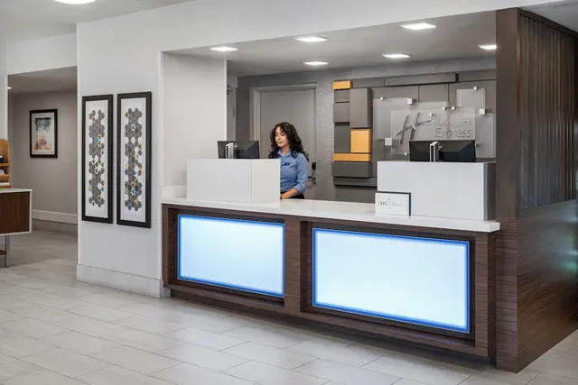 Photo 1 - Holiday Inn Express San Diego - SeaWorld Area by IHG