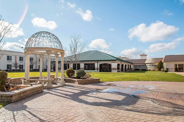 Photo 1 - Clarion Inn Elmhurst - Oak Brook near I-88, I-290, I-294