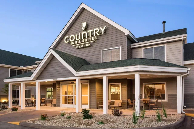 Photo 1 - Country Inn & Suites by Radisson, Chippewa Falls, WI