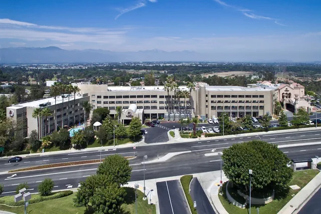 Photo 1 - DoubleTree by Hilton Los Angeles - Rosemead
