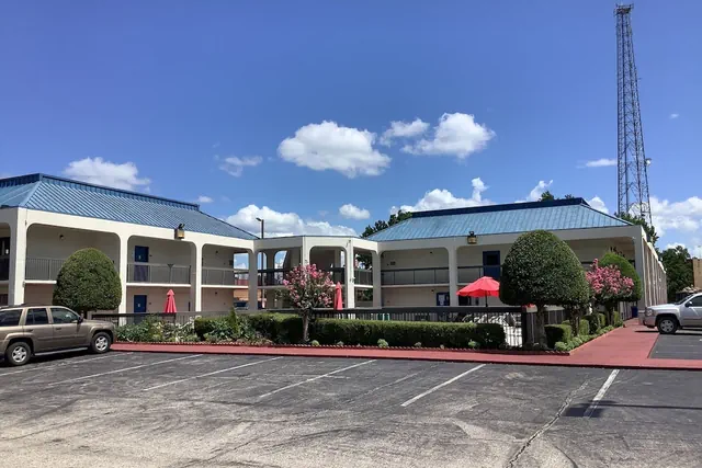 Photo 1 - Motel 6 Memphis, TN - East