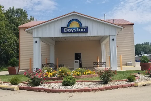 Photo 1 - Days Inn by Wyndham Springfield