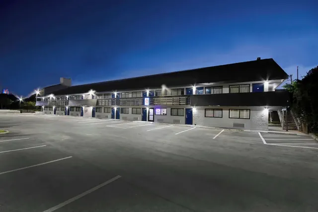 Photo 1 - Motel 6 - OSU N