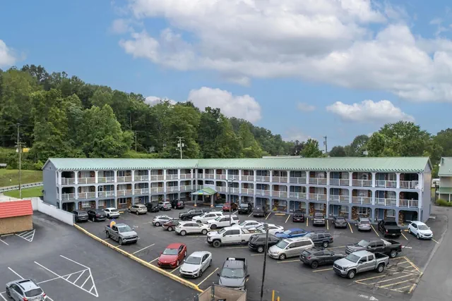 Photo 1 - SureStay Hotel by Best Western Summersville