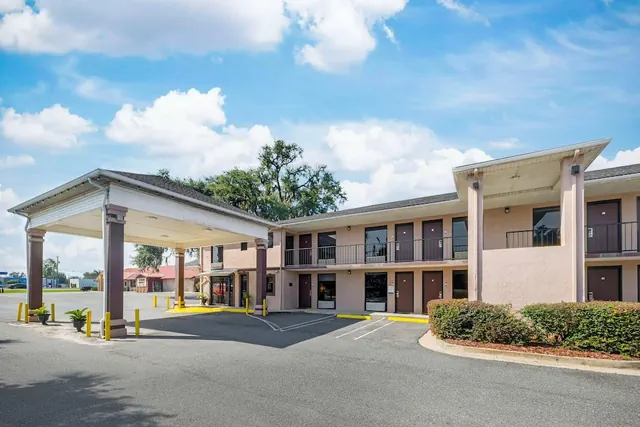 Photo 1 - Quality Inn & Suites Live Oak I-10 Exit 283