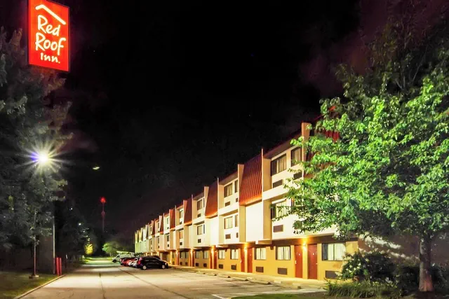 Photo 1 - Red Roof Inn Cleveland Airport-Middleburg Heights
