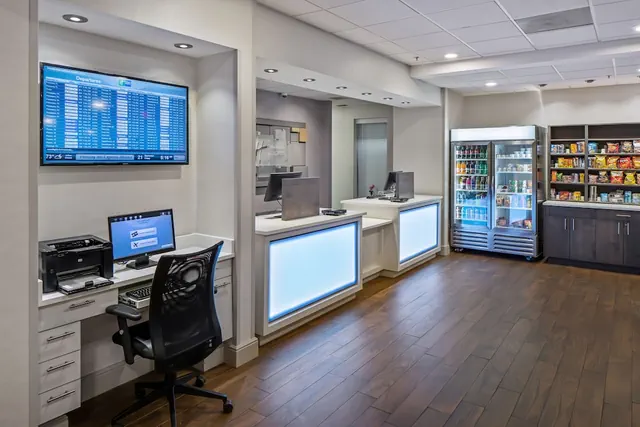 Photo 1 - Holiday Inn Express Atlanta Airport - College Park by IHG