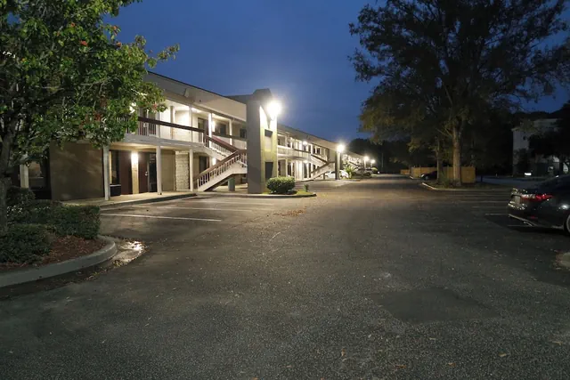 Photo 1 - Travelodge by Wyndham North Charleston