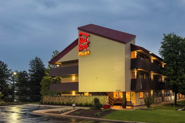 Photo 1 - Red Roof Inn PLUS+ Chicago - Willowbrook