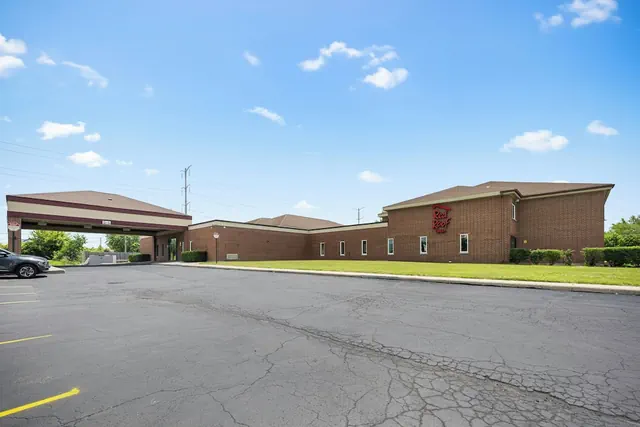 Photo 1 - Red Roof Inn Gurnee - Waukegan