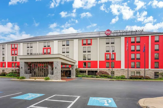 Photo 1 - Best Western Plus Heritage Rail-South York/I-83
