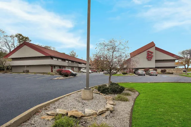 Photo 1 - Red Roof Inn Cleveland - Independence