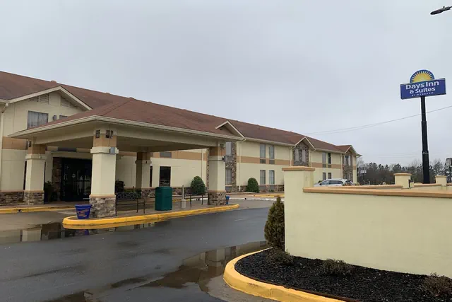 Photo 1 - Days Inn & Suites by Wyndham Commerce