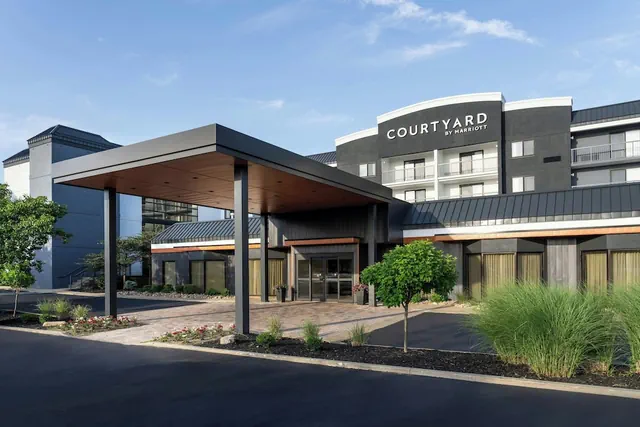 Photo 1 - Courtyard by Marriott Cleveland Beachwood