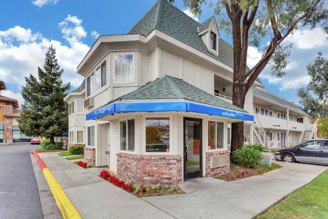 Photo 1 - Motel 6 Rohnert Park, CA