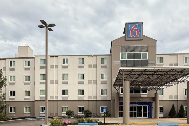 Photo 1 - Motel 6 Portsmouth, NH