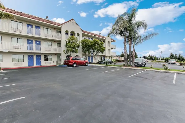 Photo 1 - Hotel B5 Watsonville, CA - Monterey Area