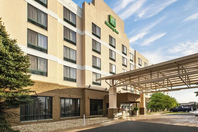 Photo 1 - Holiday Inn & Suites Bolingbrook by IHG