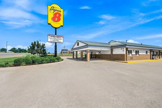 Photo 1 - Super 8 by Wyndham Siloam Springs
