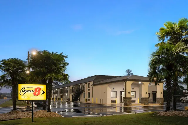Photo 1 - Super 8 by Wyndham Perry National Fairground Area I-75