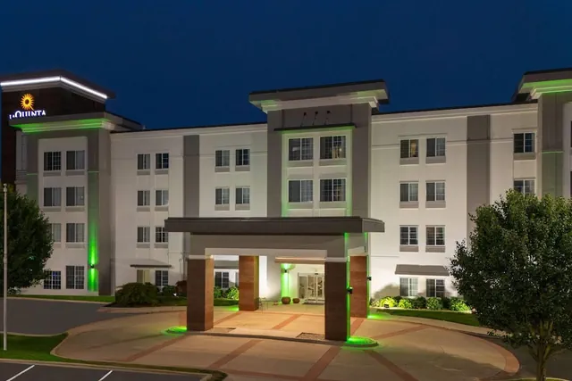 Photo 1 - La Quinta Inn & Suites by Wyndham Columbus - Edinburgh