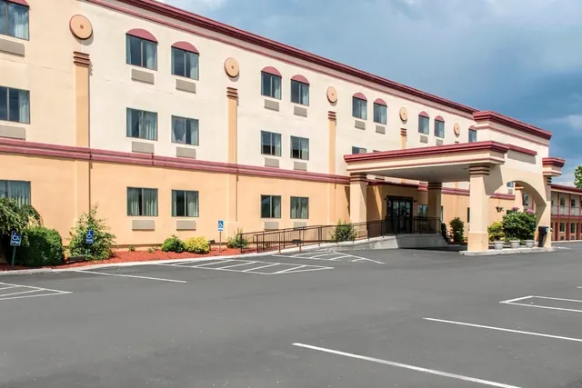 Photo 1 - Econo Lodge Carlisle Central