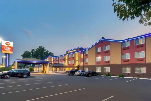 Photo 1 - Best Western Plus Yakima Hotel