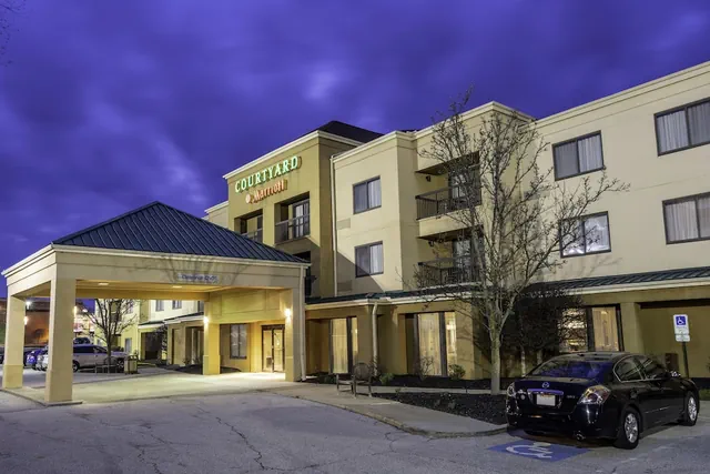 Photo 1 - Courtyard by Marriott Cleveland Willoughby