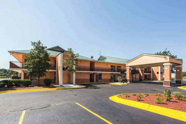 Photo 1 - Econo Lodge Decatur South