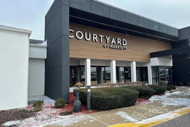 Photo 1 - Courtyard by Marriott Chicago Glenview/Northbrook