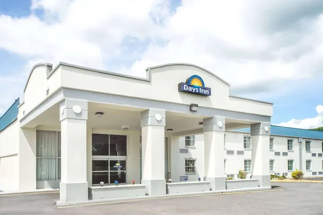 Photo 1 - Days Inn by Wyndham Roanoke/Hollins Near I-81