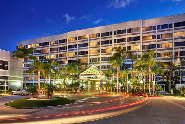 Photo 1 - DoubleTree by Hilton LAX - El Segundo