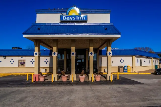 Photo 1 - Days Inn by Wyndham Clinton OK