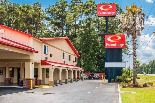Photo 1 - Econo Lodge Richmond Hill