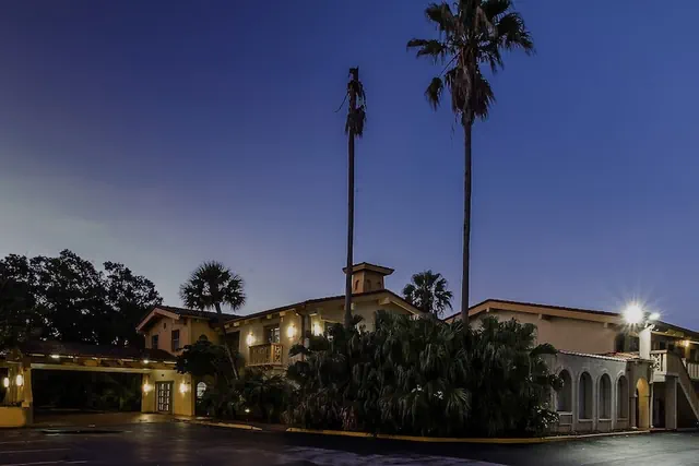 Photo 1 - Red Roof Inn Tampa Bay - St Petersburg