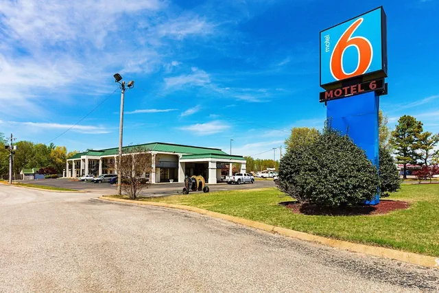 Photo 1 - Motel 6 Covington, TN