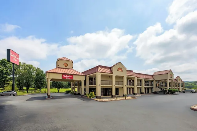 Photo 1 - Red Roof Inn & Suites Clinton, TN