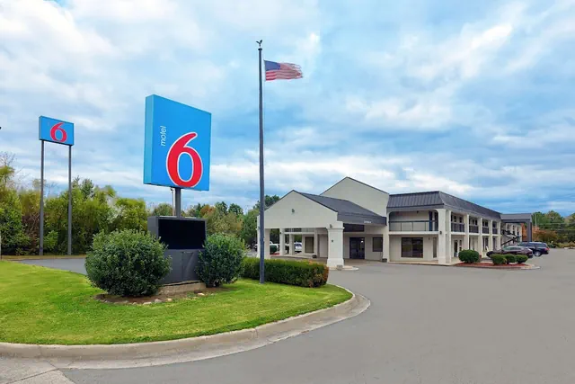 Photo 1 - Motel 6 Scottsboro, Al – Hwy 72