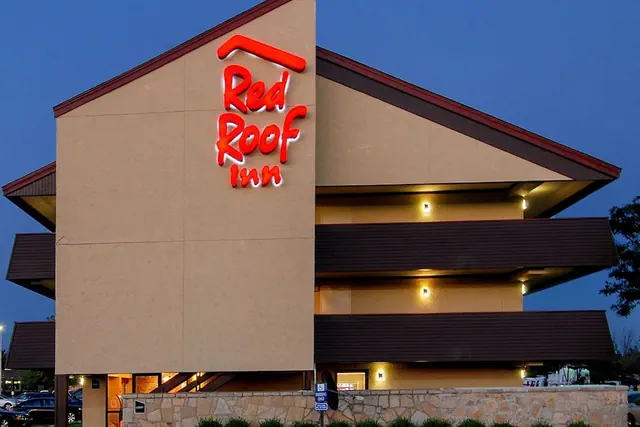 Photo 1 - Red Roof Inn Toledo - University