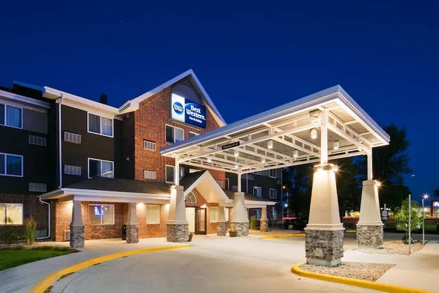 Photo 1 - Best Western Harvest Inn & Suites