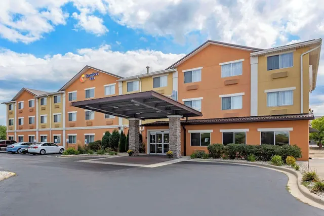 Photo 1 - Comfort Inn Gurnee near Six Flags