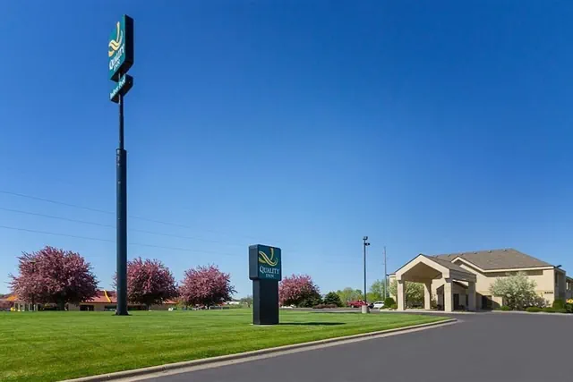Photo 1 - Quality Inn Fairmont